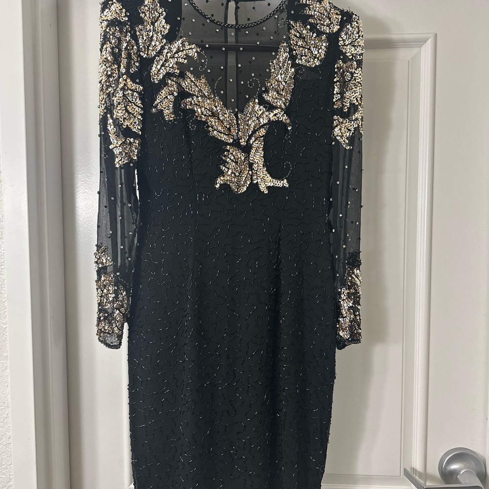 Elegant Black and Gold Sequin Dress - Picture 7 of 13